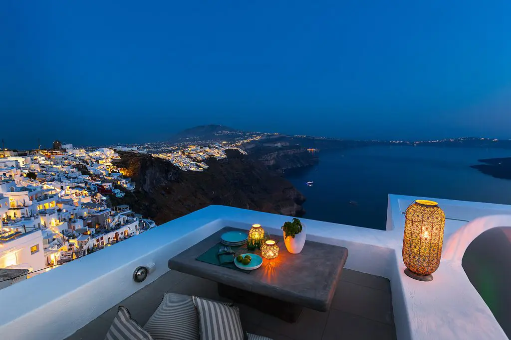 Where to stay on Santorini including which villages and what hotels.