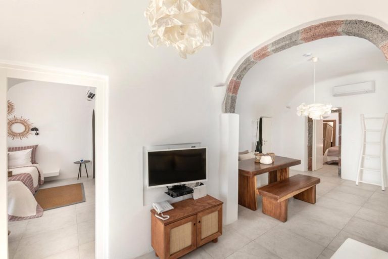 pura vida villa house luxury suites santorini 31