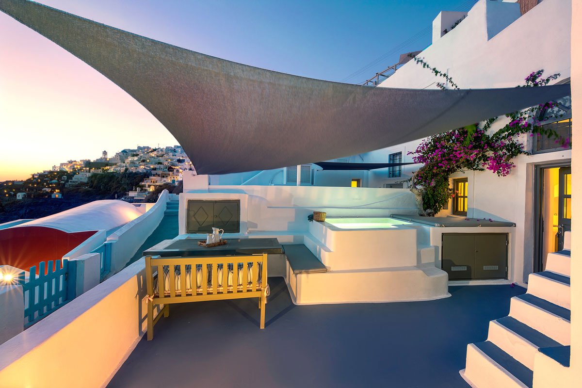 Traditional Santorini Home with breathtaking view. Privacy and best service