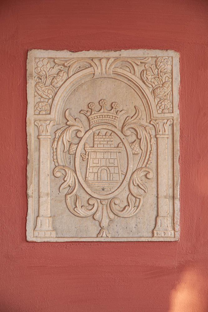 coat of arms mansion santorini luxury suites 78