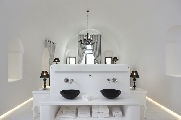 opera mansion - luxury suite santorini Honeymoon Suite - Fira
