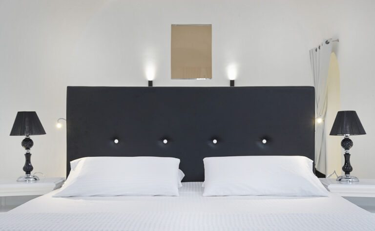 opera mansion - luxury suite santorini Honeymoon Suite - fira