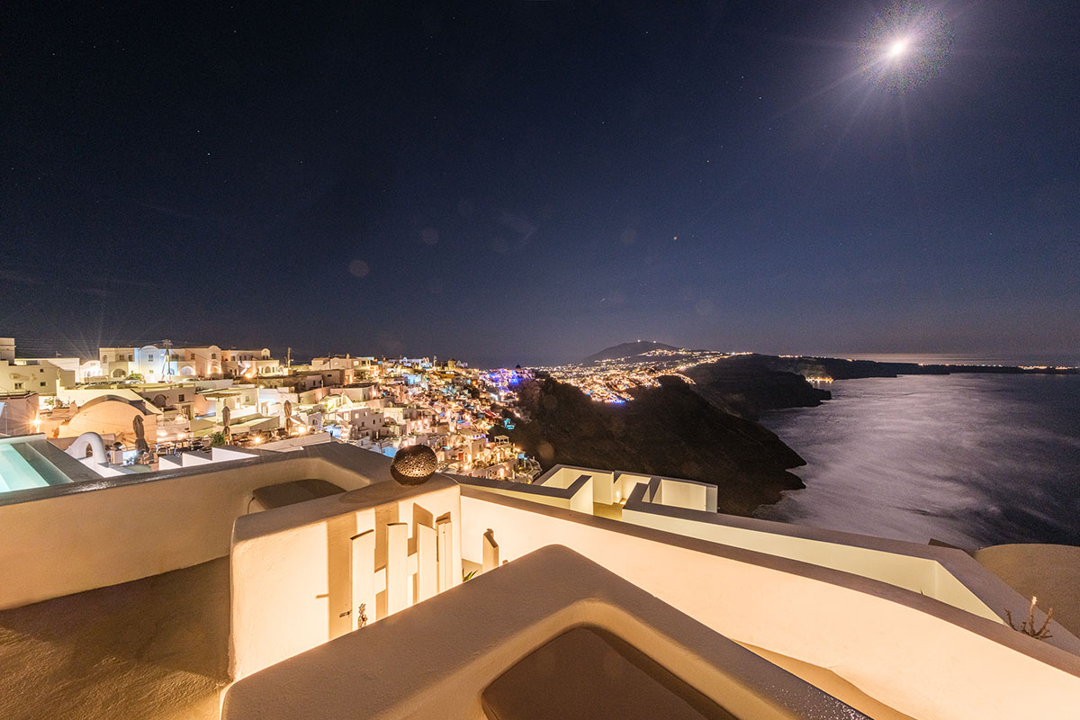 Read more about the article Santorini in September & October: 5 Reasons to Visit